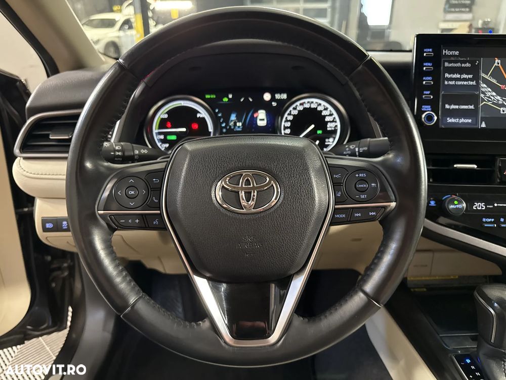 Toyota Camry - 17