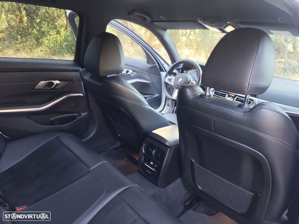 BMW 318 d Pack Desportivo M Auto - 22