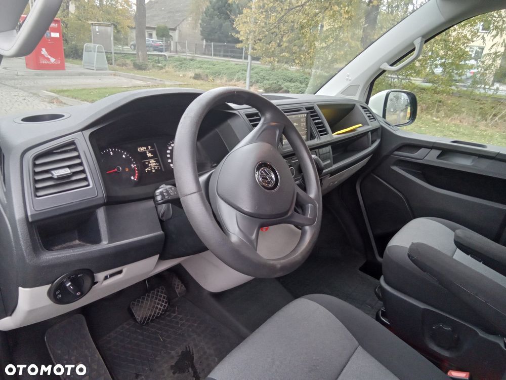 Volkswagen Caravelle - 13