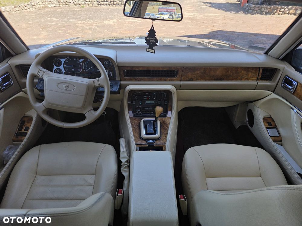 Jaguar XJ Soverign 3.2i - 9