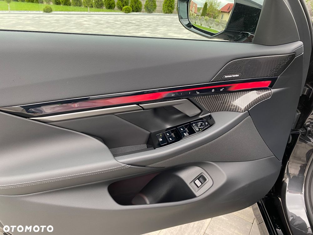 BMW Seria 5 520d xDrive - 23