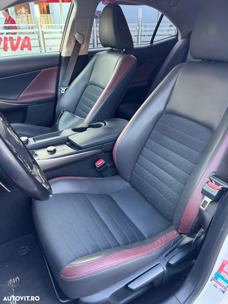 Lexus Seria IS 300h Aut. Business - 9