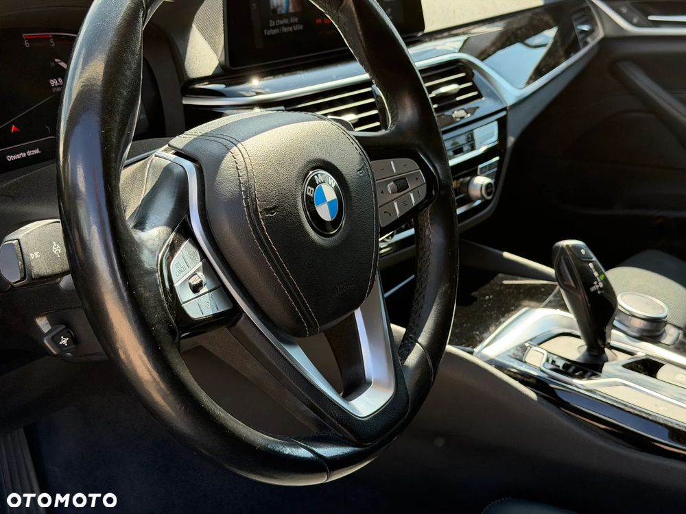 BMW Seria 5 520d Sport Line - 25
