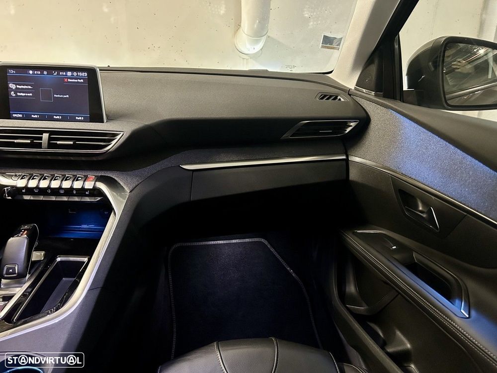 Peugeot 5008 1.2 PureTech Allure EAT8 - 44