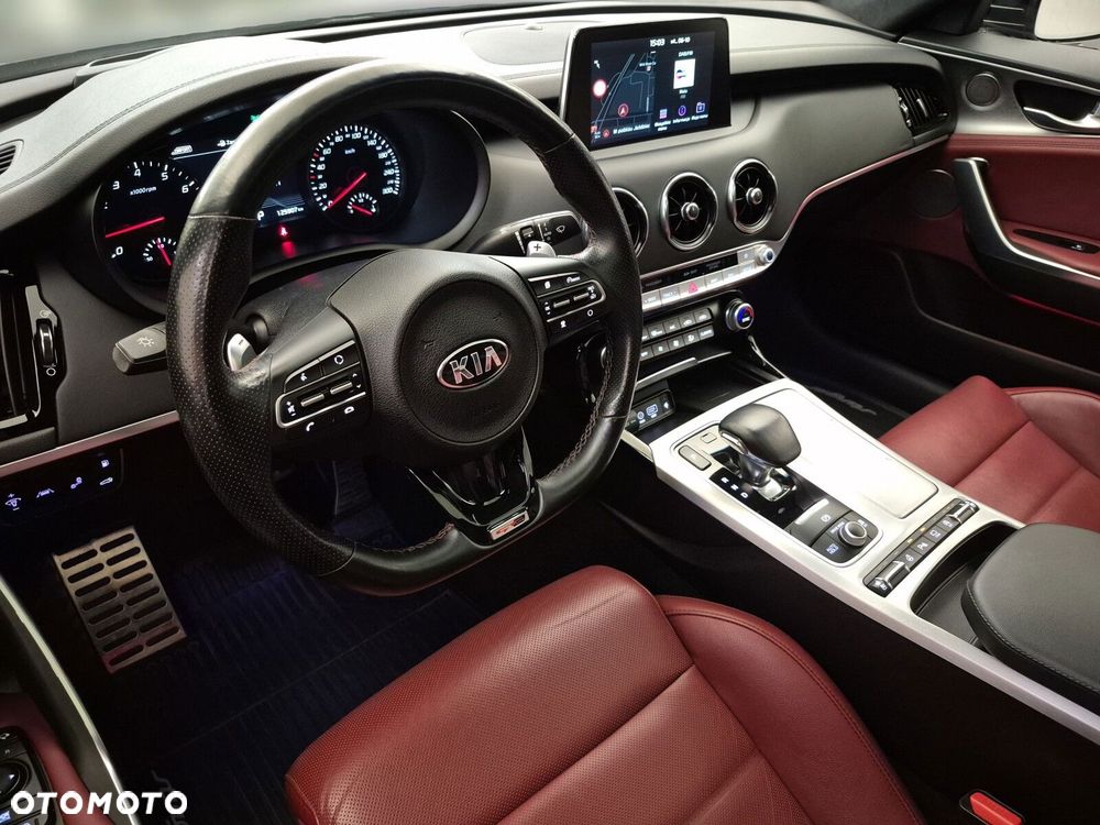 Kia Stinger - 11