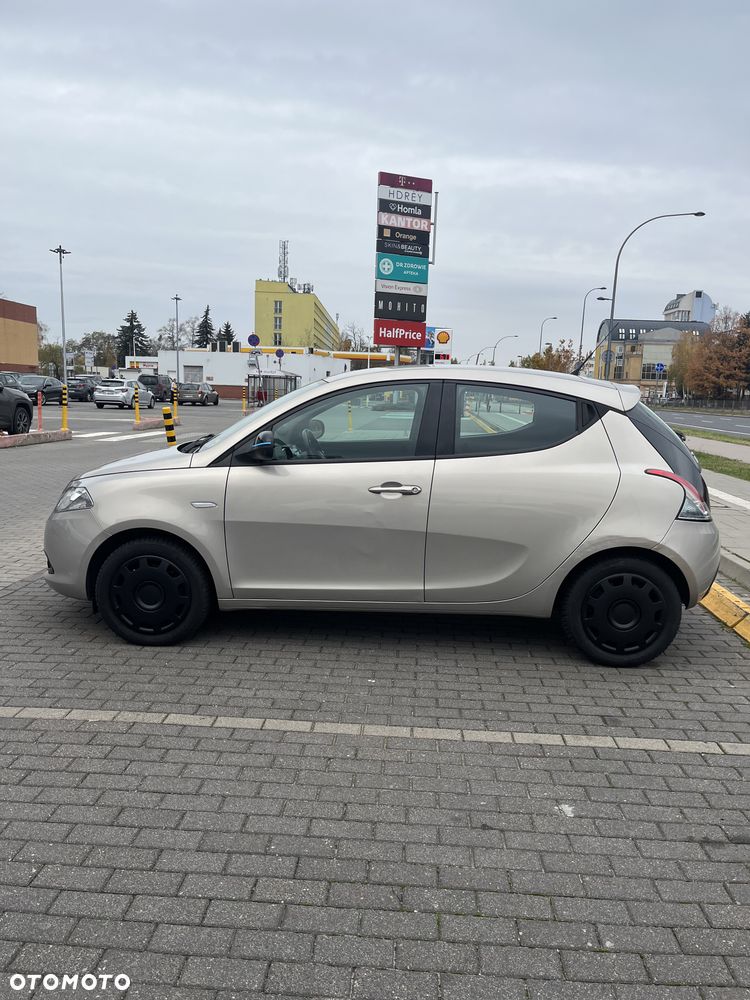 Lancia Ypsilon - 4