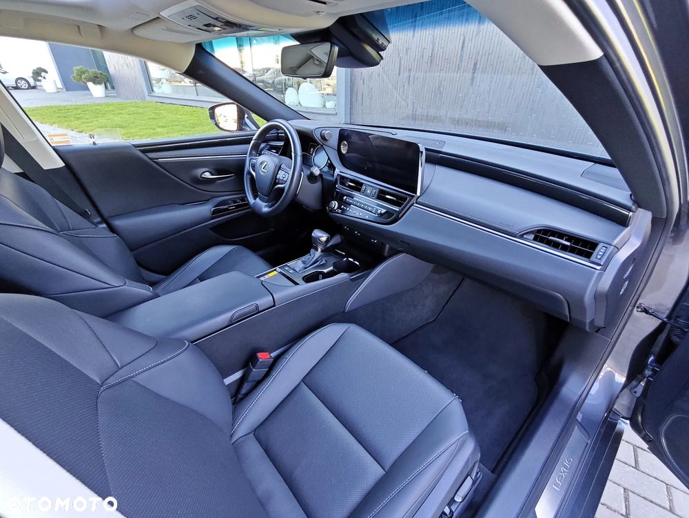 Lexus ES 300h Business Edition - 4