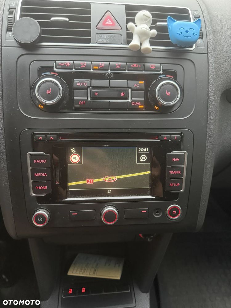 Volkswagen Touran - 11