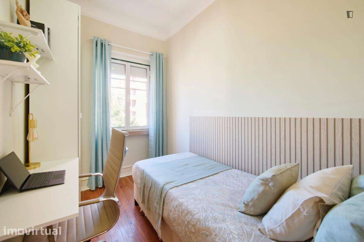 Quarto - localizado em Alameda Lisbon - Grande imagem: 3/34