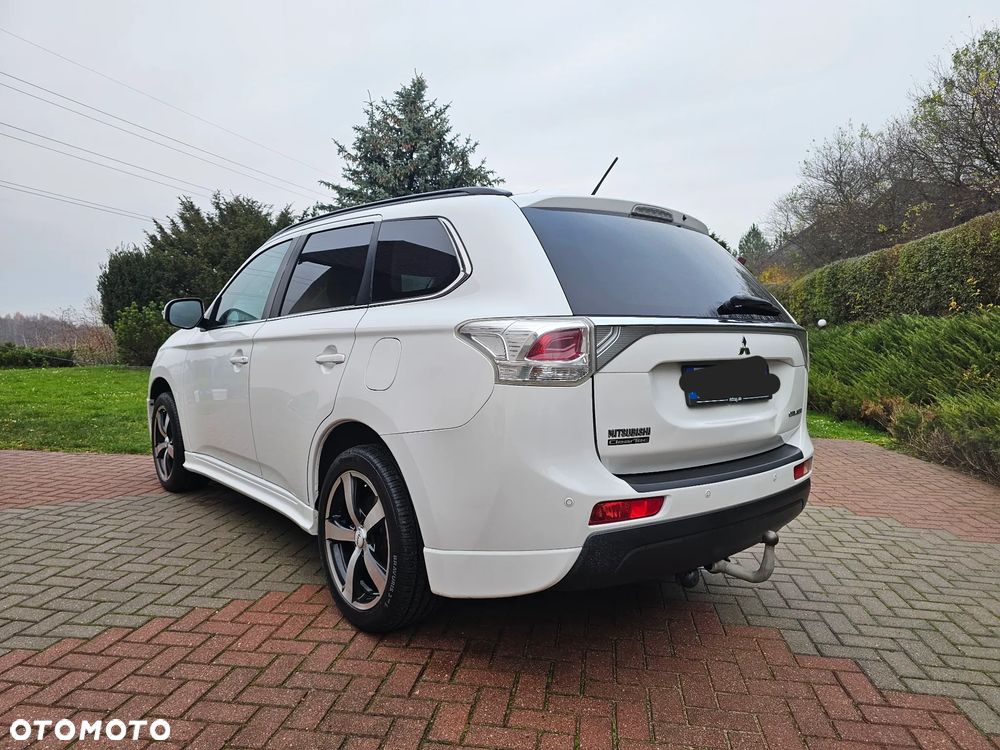 Mitsubishi Outlander 2.0 2WD Plus - 17