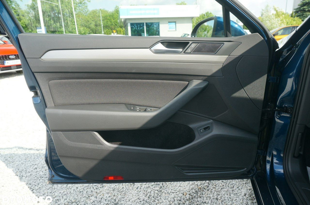 Volkswagen Passat 2.0 TDI EVO Essence - 19