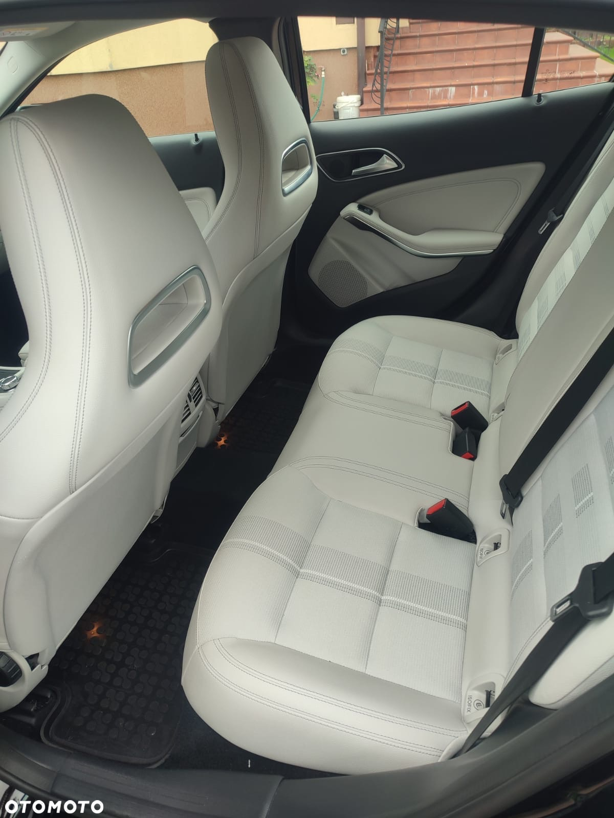 Mercedes-Benz GLA 200 7G-DCT - 8