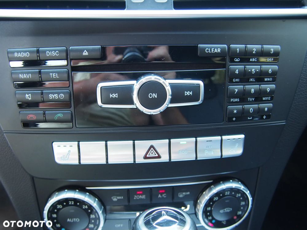Mercedes-Benz Klasa C 220 CDI DPF (BlueEFFICIENCY) 7G-TRONIC Avantgarde - 29
