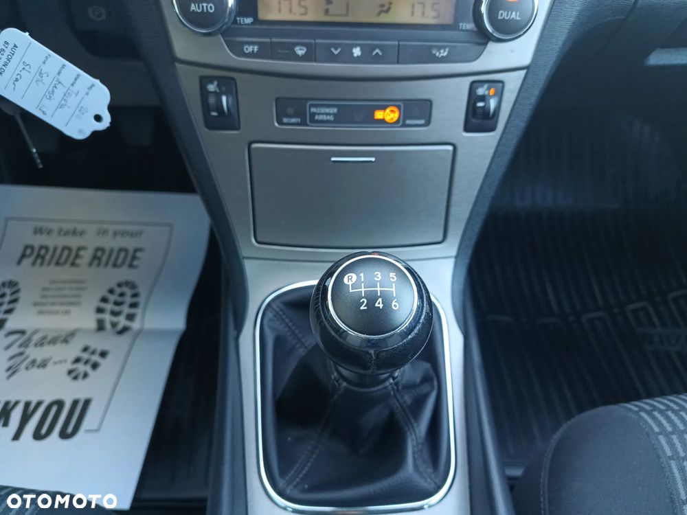 Toyota Avensis 1.8 Sol NAVI - 22