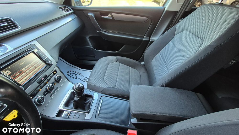 Volkswagen Passat 2.0 TDI BlueMotion Technology Comfortline - 12