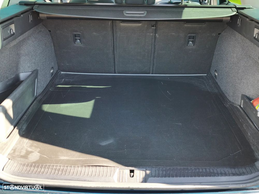 VW Passat Variant - 28