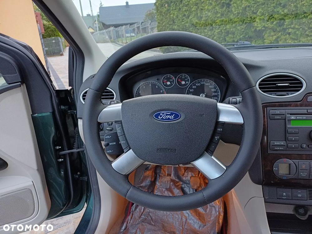 Ford Focus 1.6 Ti-VCT Ghia - 33