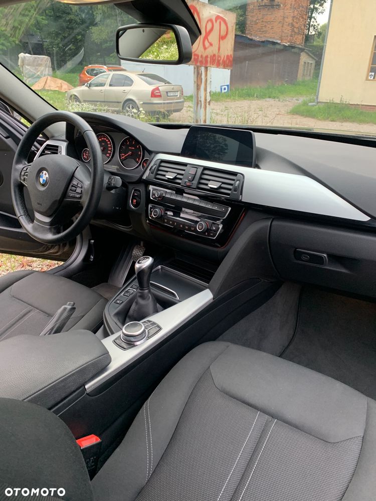 BMW Seria 3 318d Sport Line Shadow - 12
