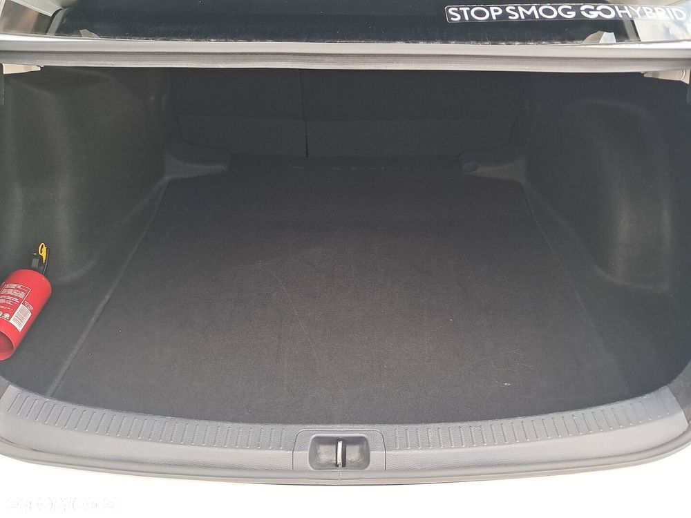 Toyota Corolla 1.8 Hybrid Comfort - 12