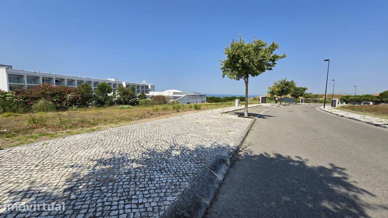 710 m² de Exclusividade num Novo Condomínio na Aldeia dos Capuchos. - Grande imagem: 2/37