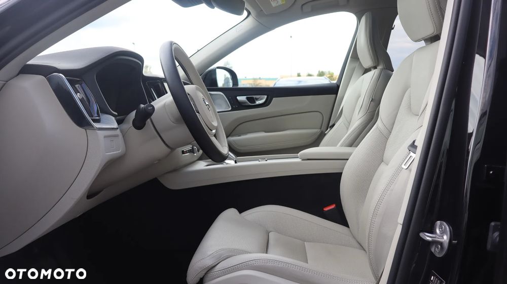 Volvo XC 60 B5 B AWD Ultra Dark - 14