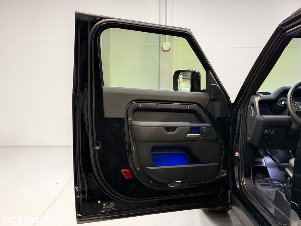 Land Rover Defender - 17