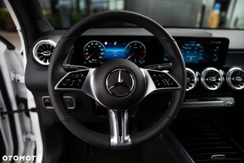 Mercedes-Benz GLB - 14