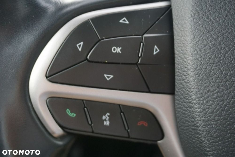 Jeep Grand Cherokee - 24