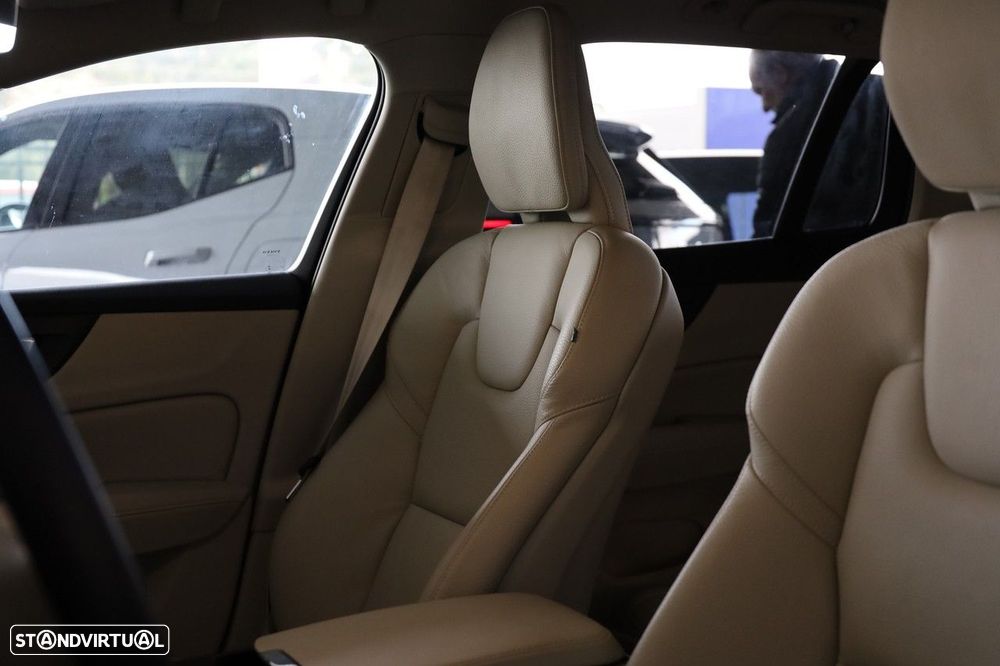 Volvo V60 2.0 T6 AWD TE Plus Bright - 9