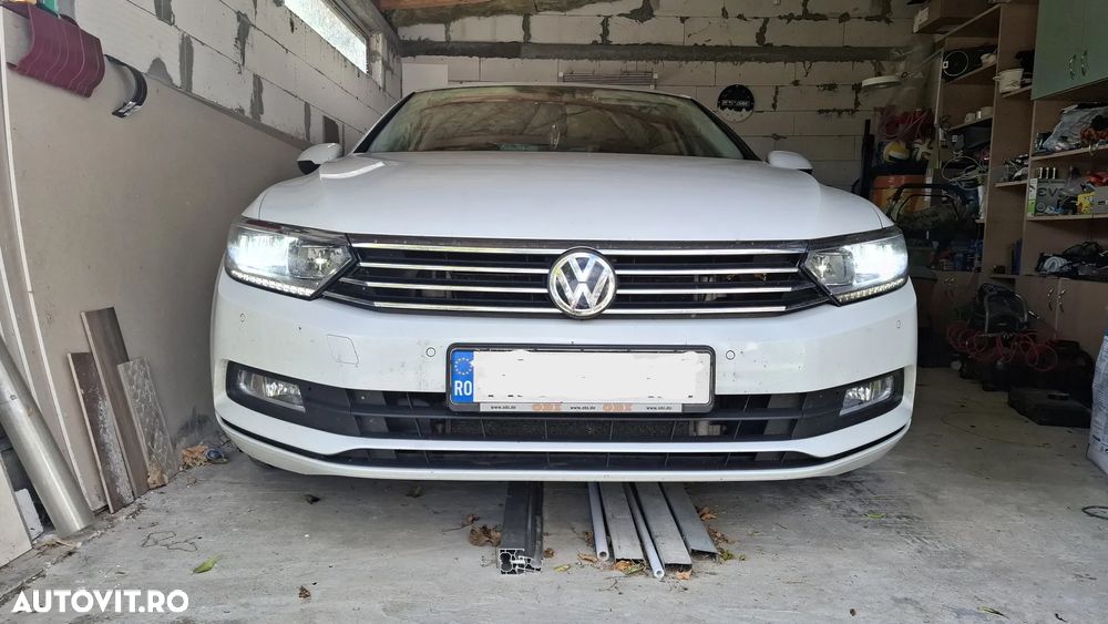 Volkswagen Passat 1.6 TDI DSG Comfortline - 1