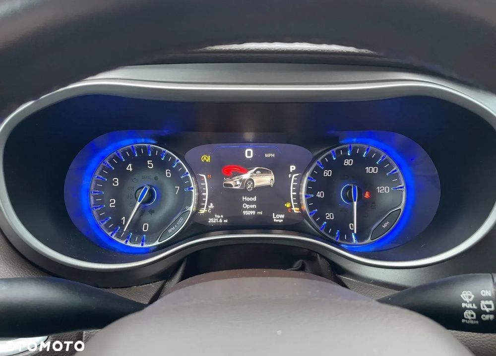 Chrysler Pacifica - 12