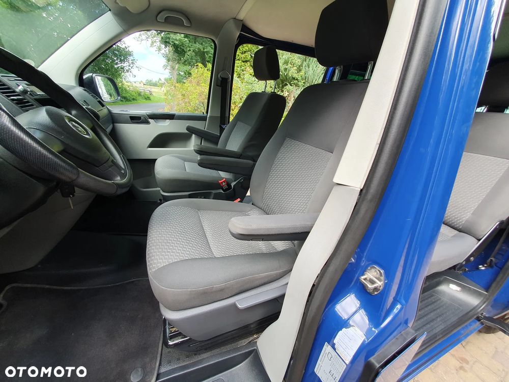 Volkswagen Caravelle - 10