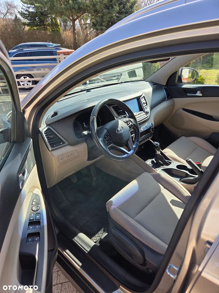 Hyundai Tucson 1.7 CRDI BlueDrive Style 2WD - 7