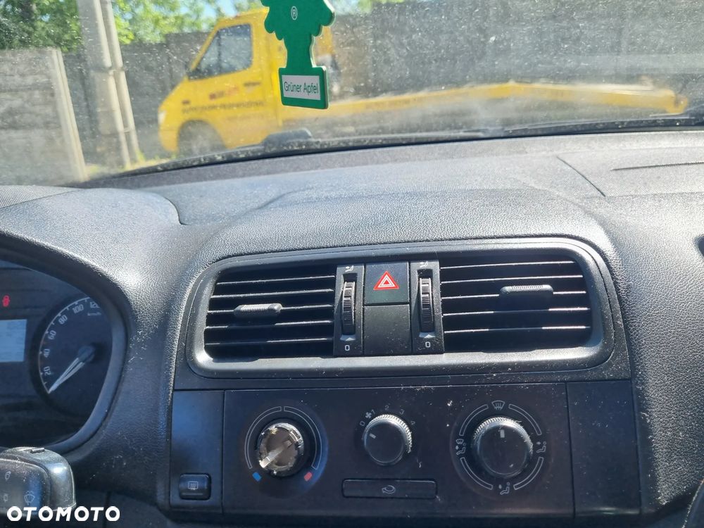 SKODA ROOMSTER I 06-15 2007 r. kratki nawiewu środkowe  * - 3