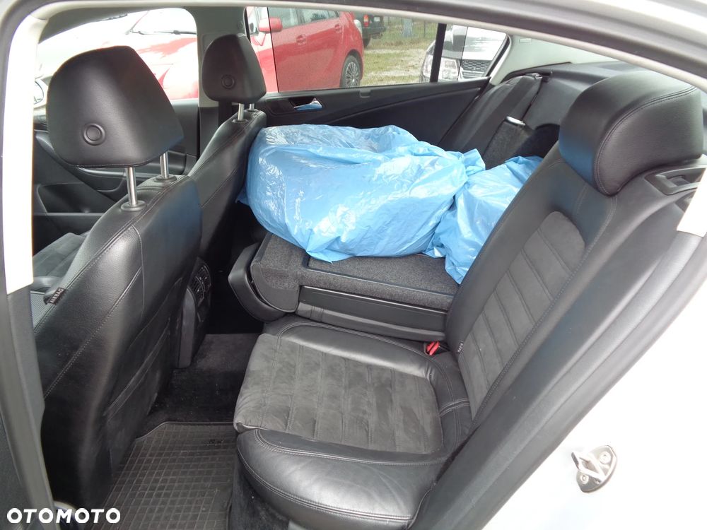 Volkswagen Passat 2.0 TDI DPF Highline - 13