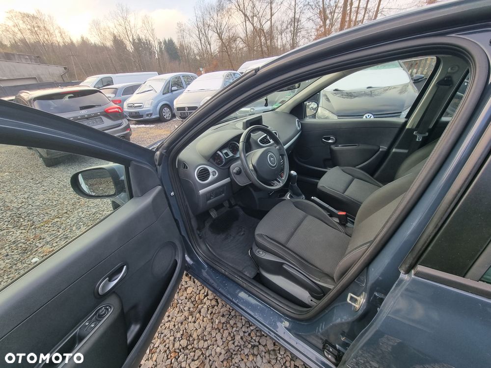 Renault Clio 1.2 16V 75 Yahoo - 10