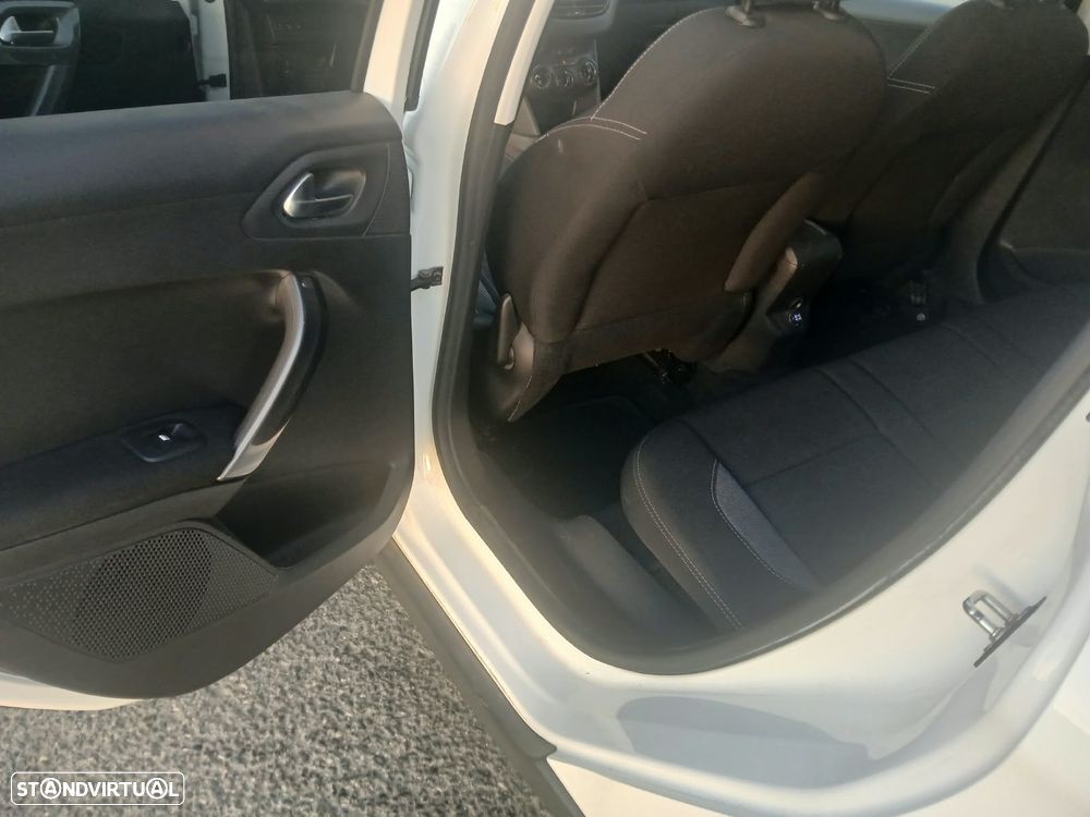 Peugeot 2008 1.2 PureTech Style - 30