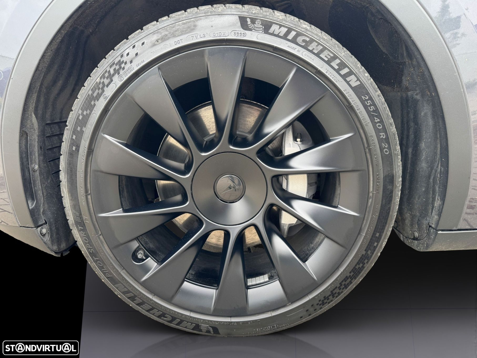 Tesla Model Y Long Range Dual Motor AWD - 12