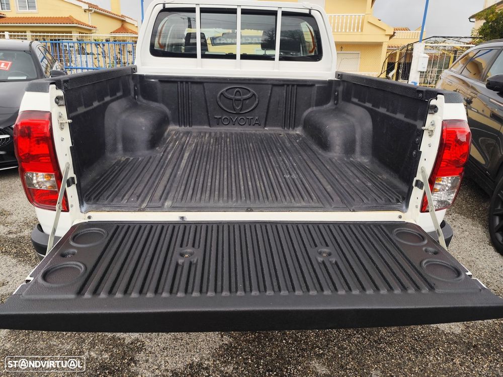 Toyota Hilux 2.4 D-4D 4WD CD Tracker - 13