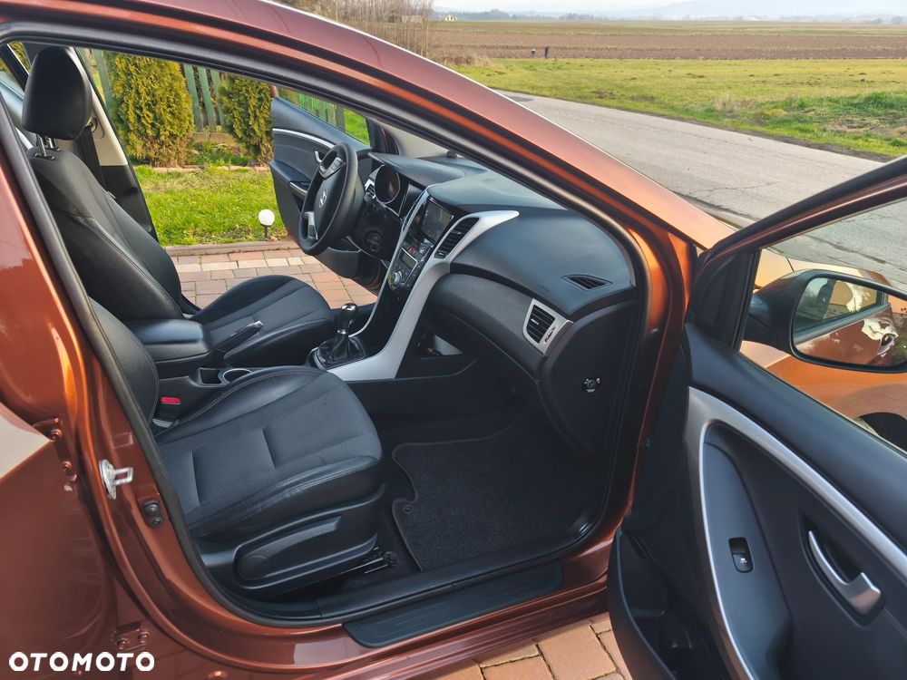 Hyundai i30 1.4 Intro Edition - 11