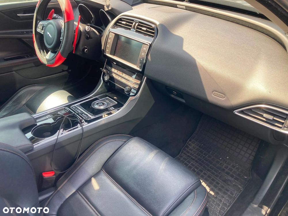 Jaguar XE 20d R-Sport - 7