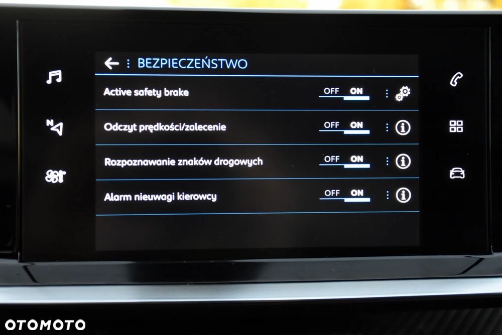 Peugeot 208 - 32