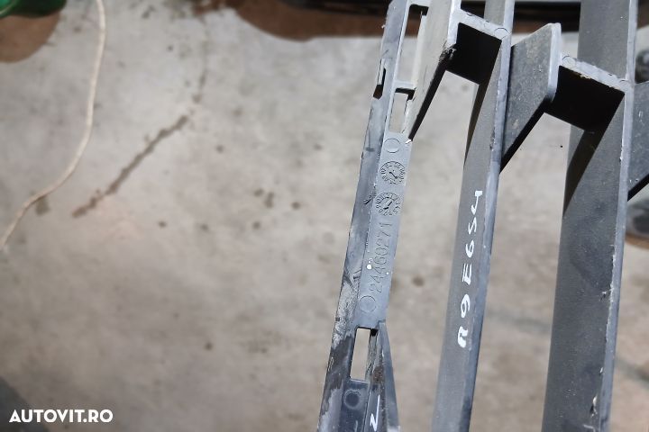 Grila bara fata centru 24460271 375768702 24460271 375768702 Opel Ast - 3