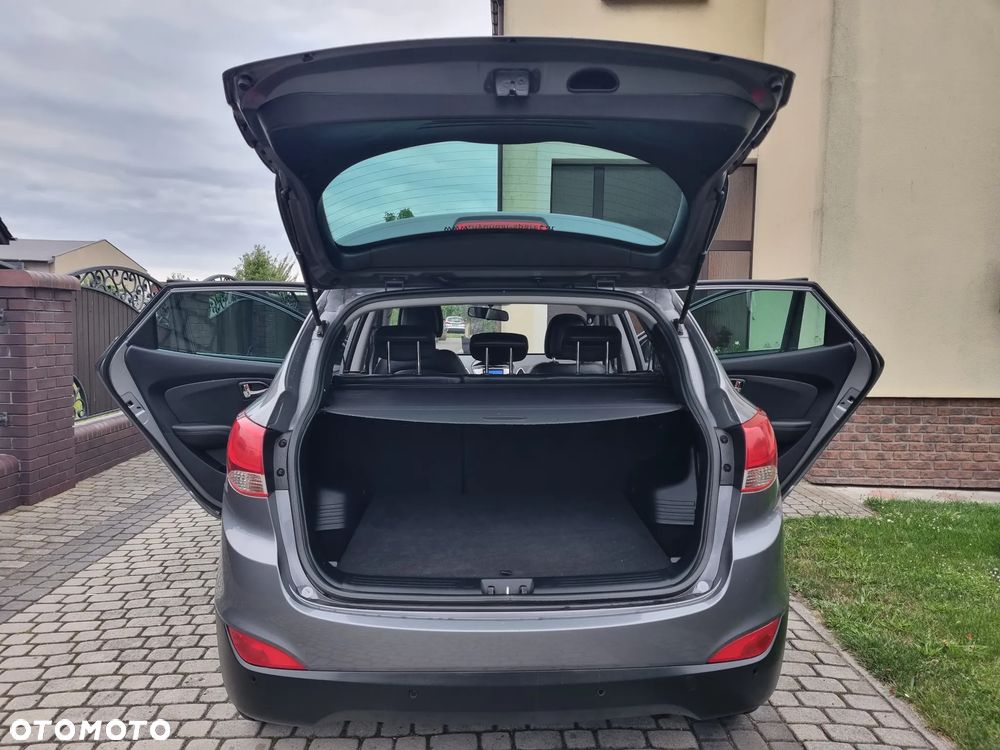 Hyundai ix35 2.0 CRDi 4WD Fifa World Cup Gold Edition - 26