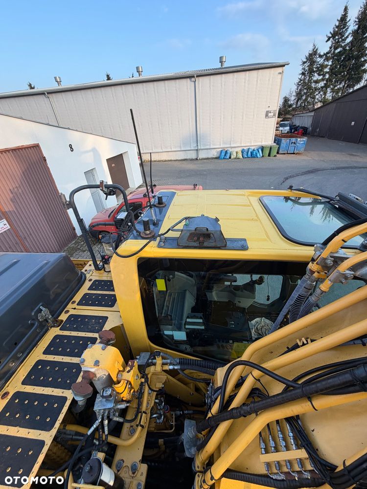 Komatsu PC240LC-11 - 18