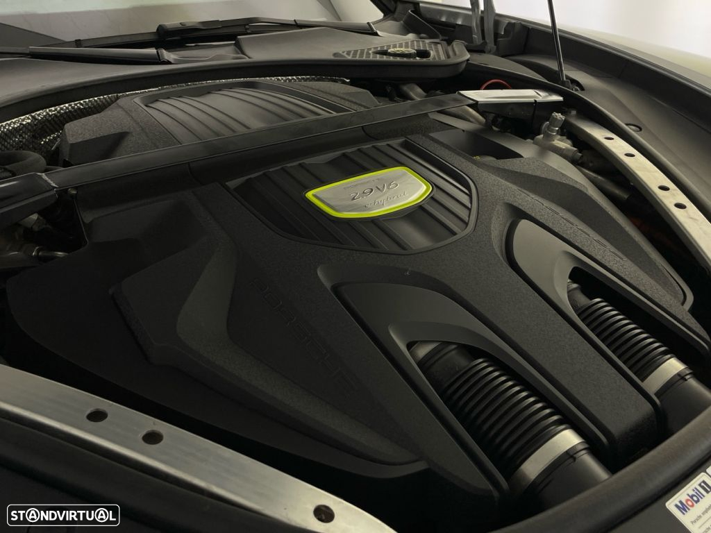 Porsche Panamera Sport Turismo 4 E-Hybrid - 32