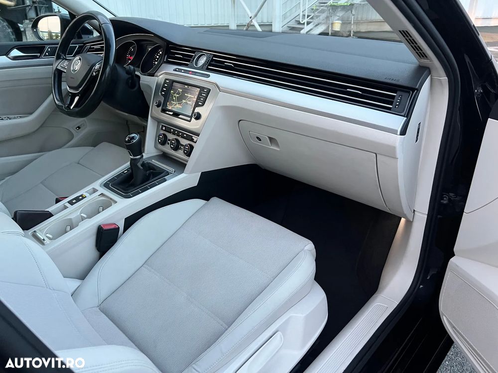 Volkswagen Passat - 37