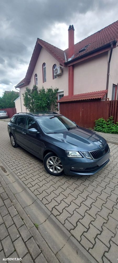 Skoda Octavia 1.6 TDI DSG Ambition - 1