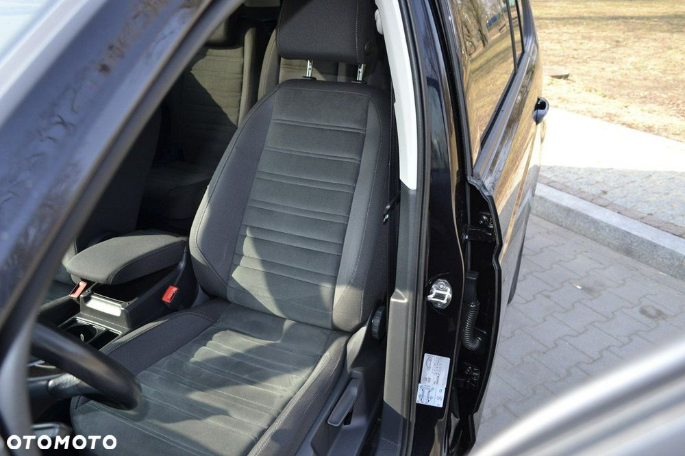 Volkswagen Touran - 32