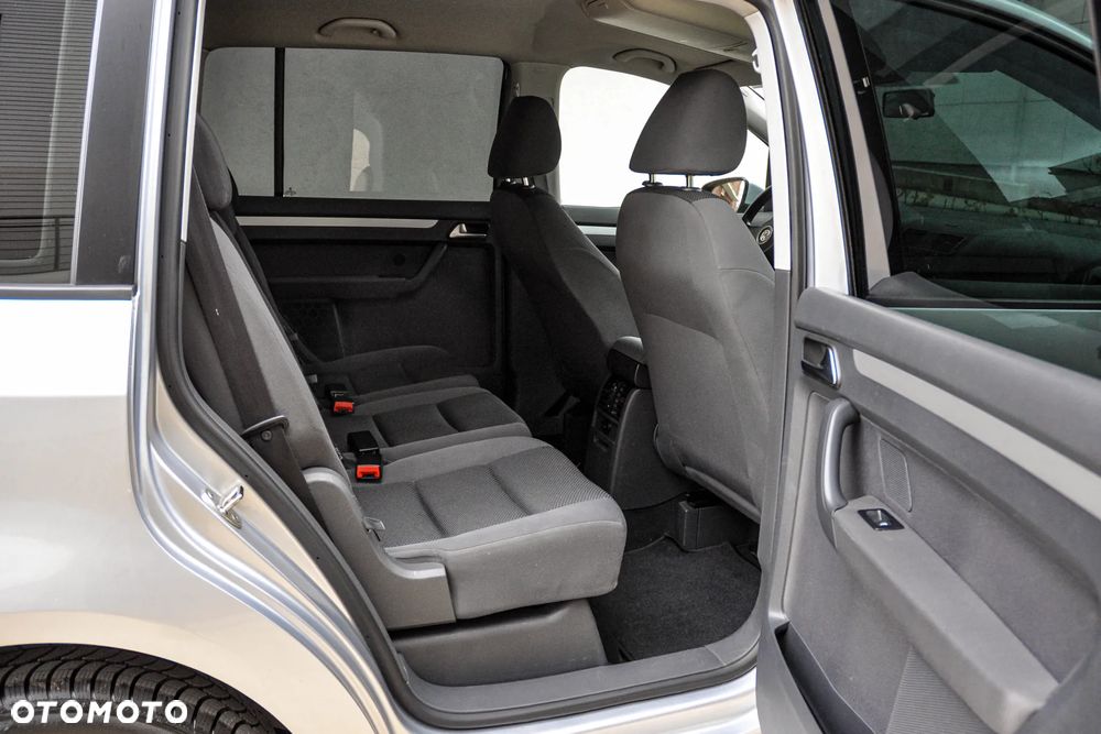 Volkswagen Touran - 12